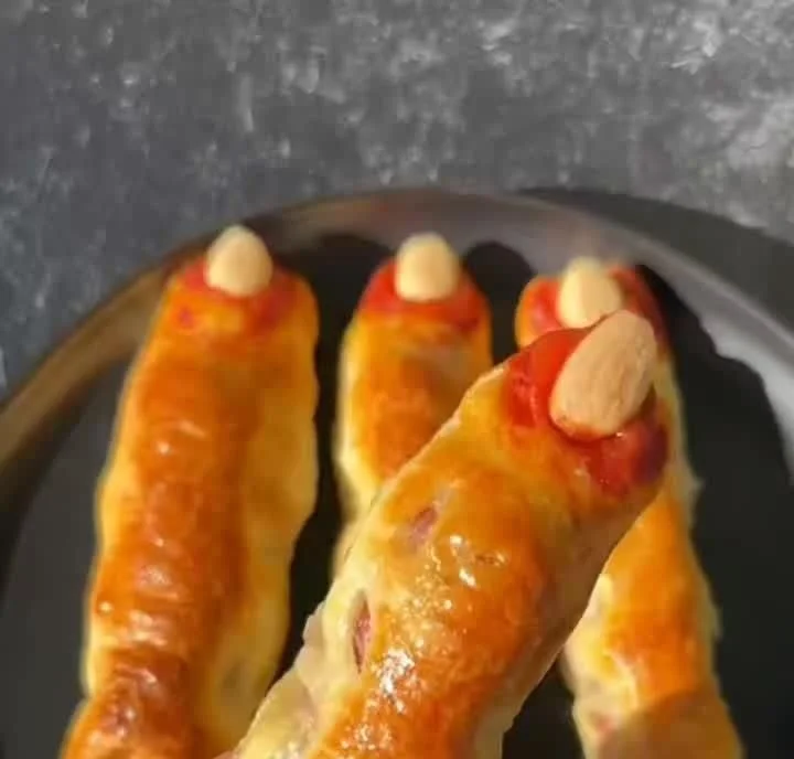 Spooky Halloween food ideas for 2024, featuring fun and easy recipes.