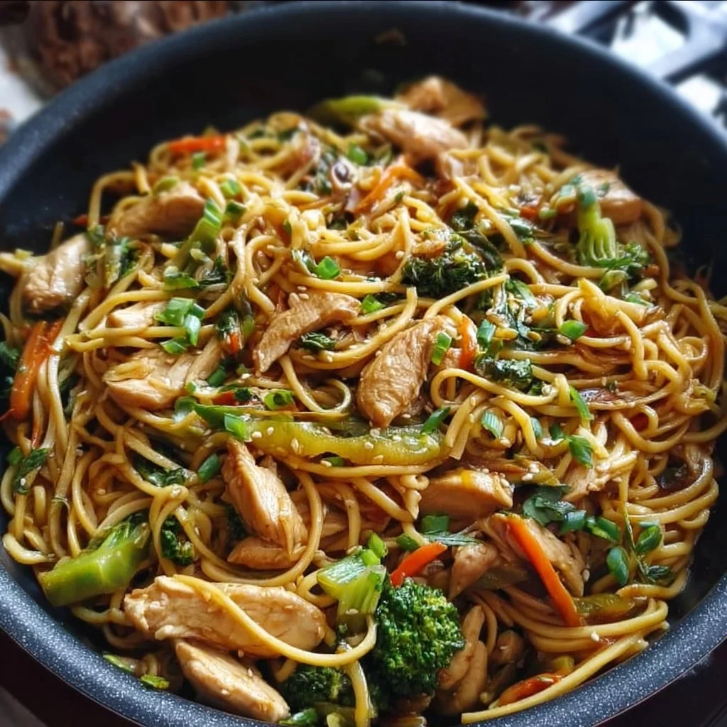 A bowl of Gluten-Free Chicken Lo Mein with colorful vegetables and chicken.